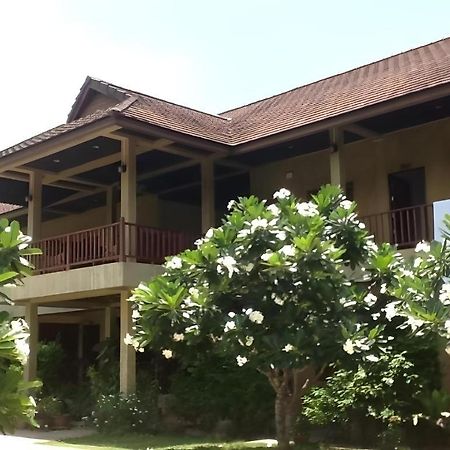 Hotel Phutawanchomdow Tha Li Exterior foto