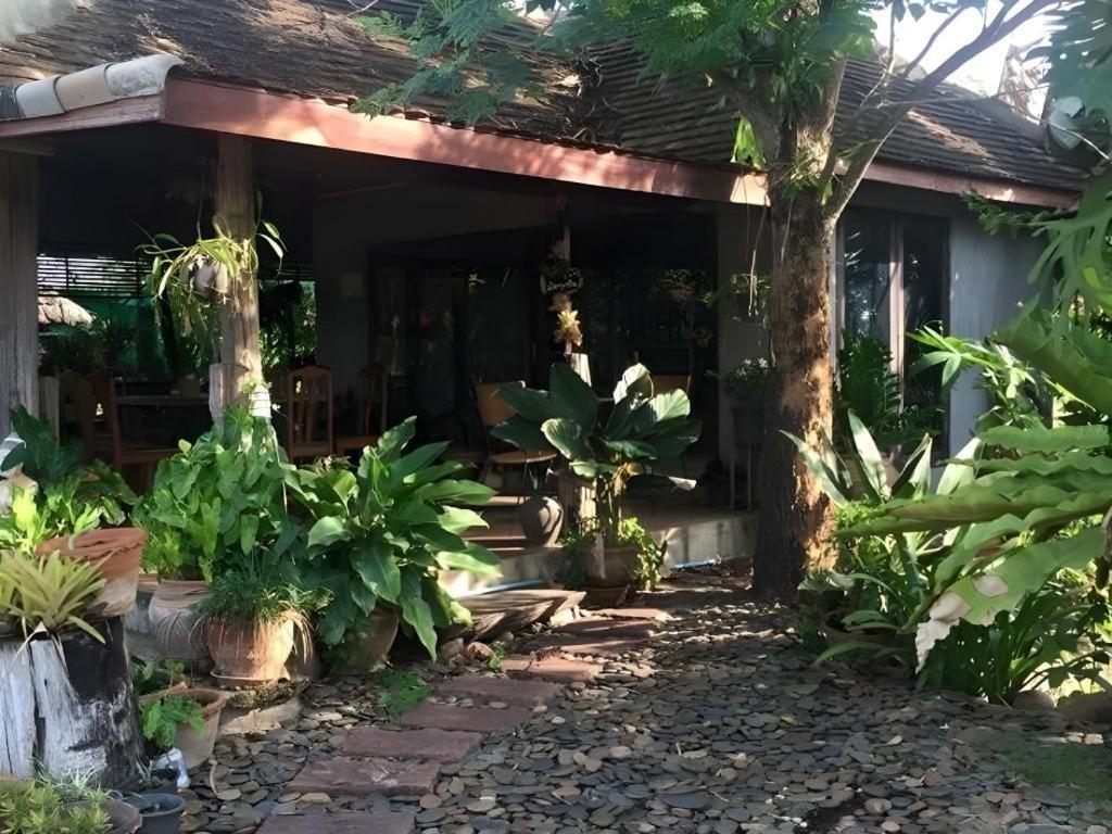 Hotel Phutawanchomdow Tha Li Exterior foto